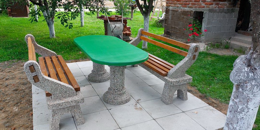 Betonski stol i betonska klupa s naslonom